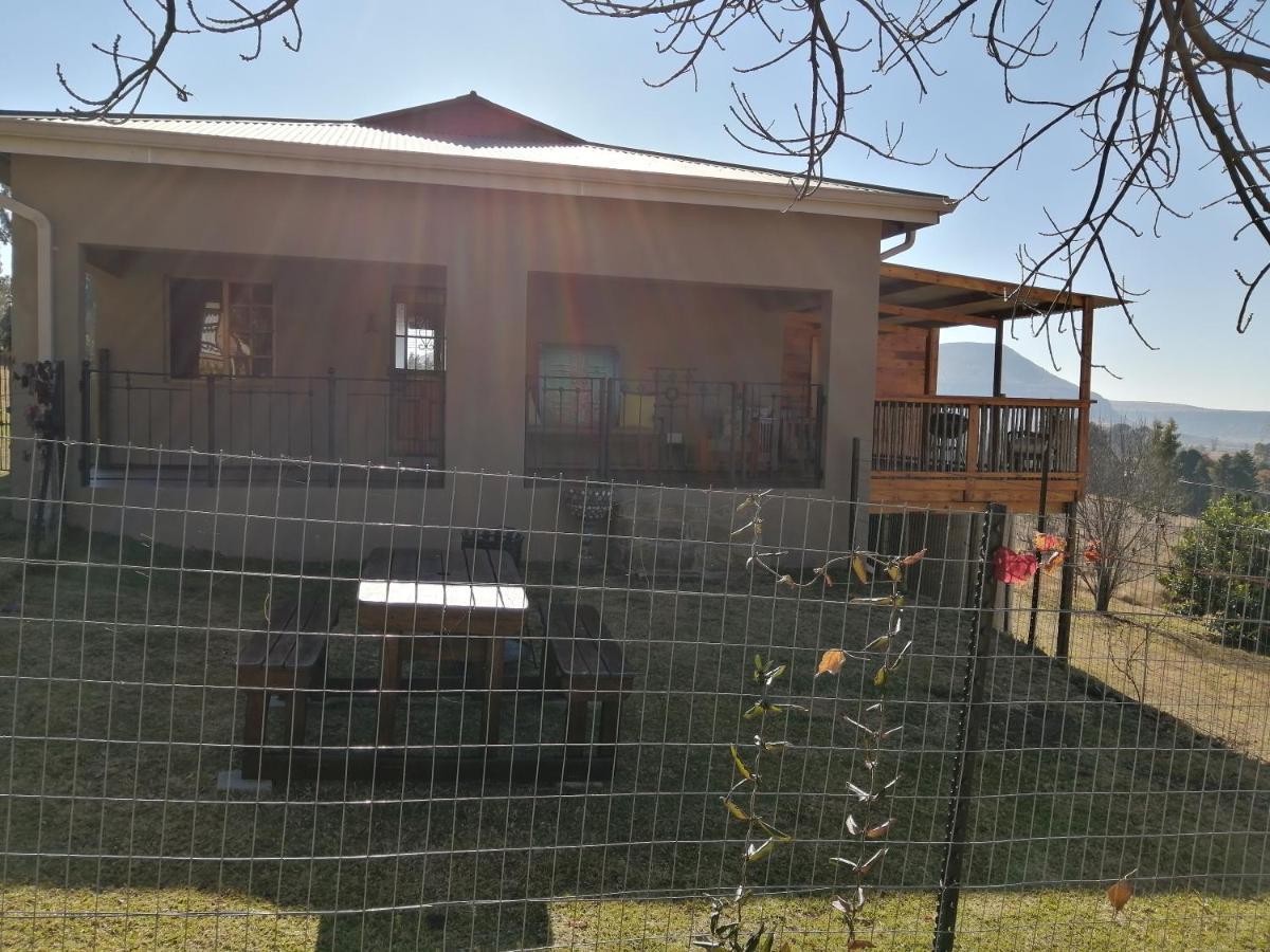 Отель The Fat Mulberry Guest Farm Фурисбург Экстерьер фото